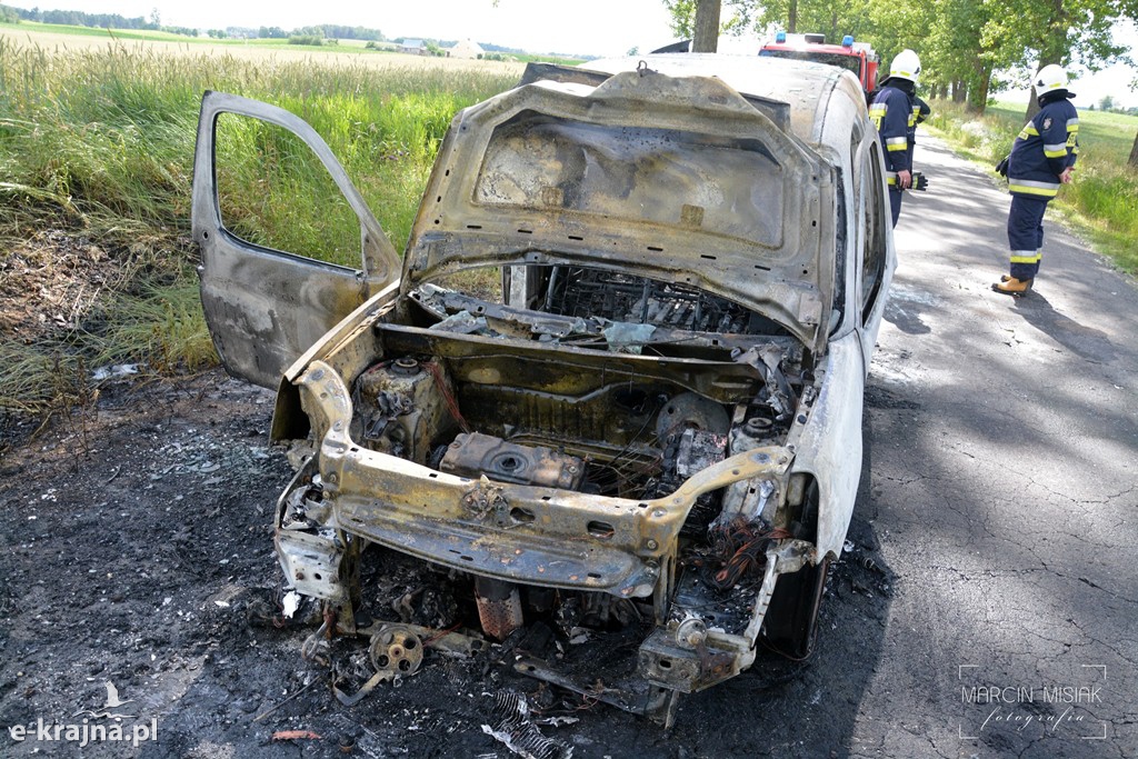 Pożar samochodu na trasie Wielowicz - Więcbork