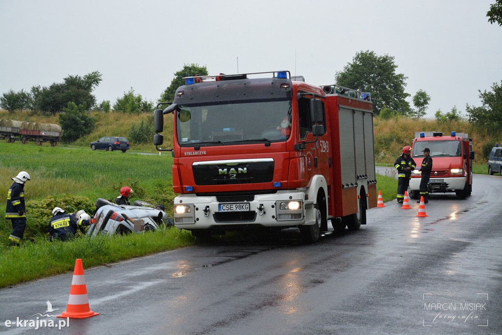 Opel wypadł z drogi na trasie Więcbork - Złotów