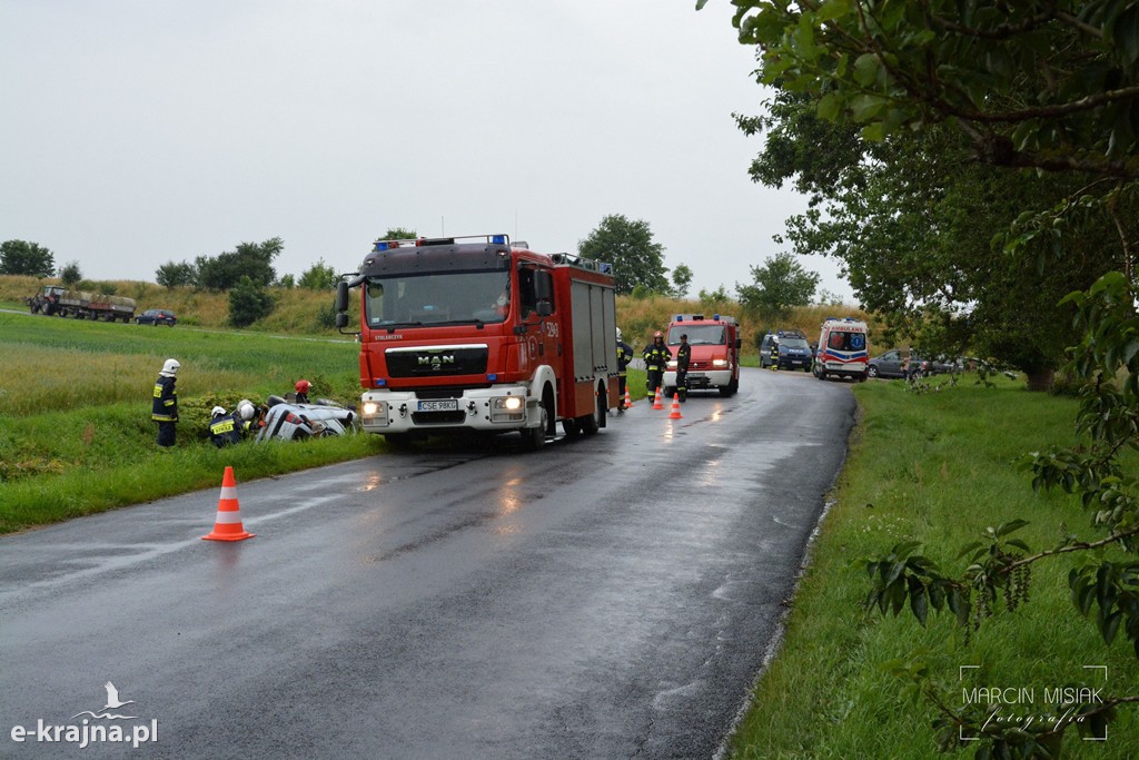 Opel wypadł z drogi na trasie Więcbork - Złotów