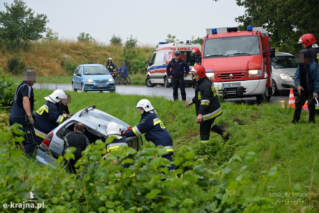 Opel wypadł z drogi na trasie Więcbork - Złotów