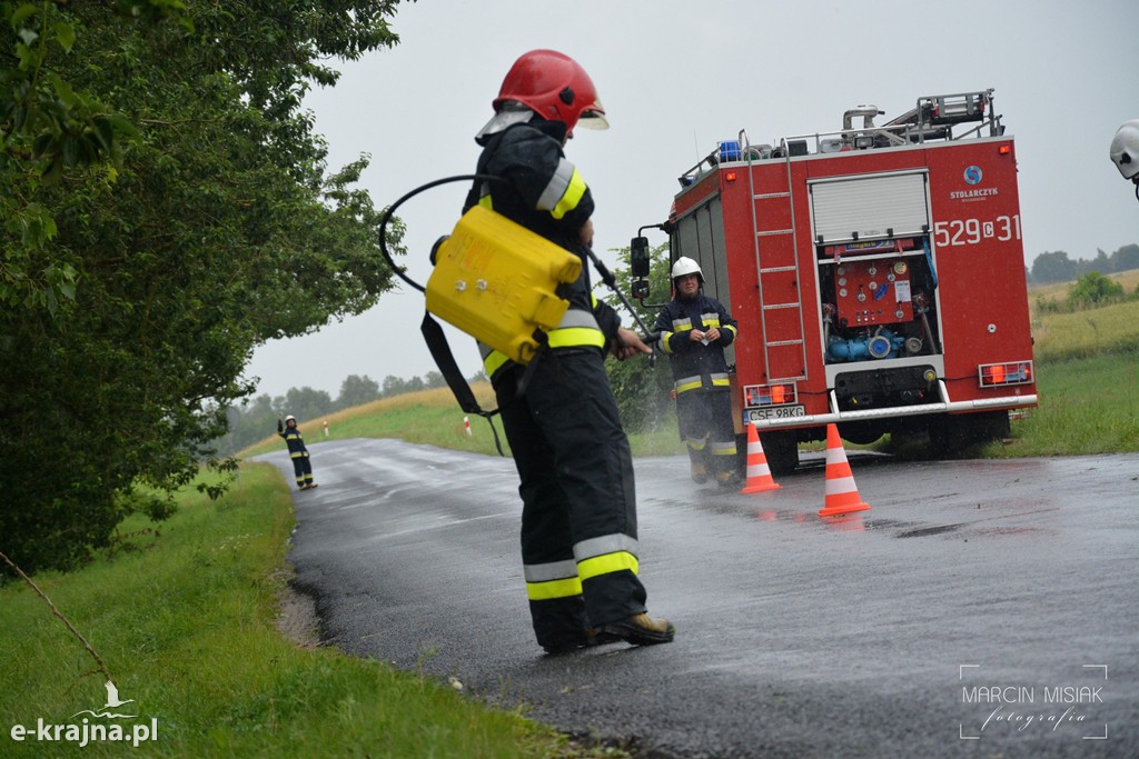 Opel wypadł z drogi na trasie Więcbork - Złotów