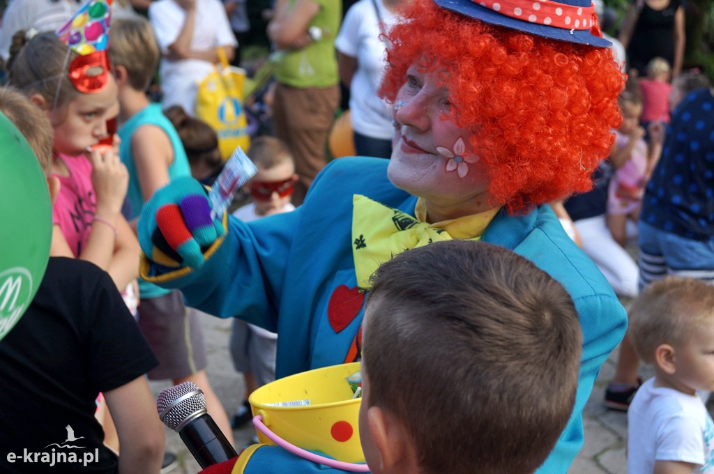 Tłumy dzieci i dorosłych żegnały wakacje