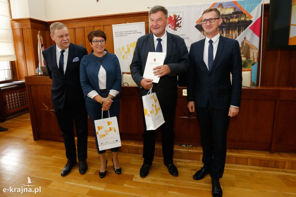 Podpisali umowy RPO