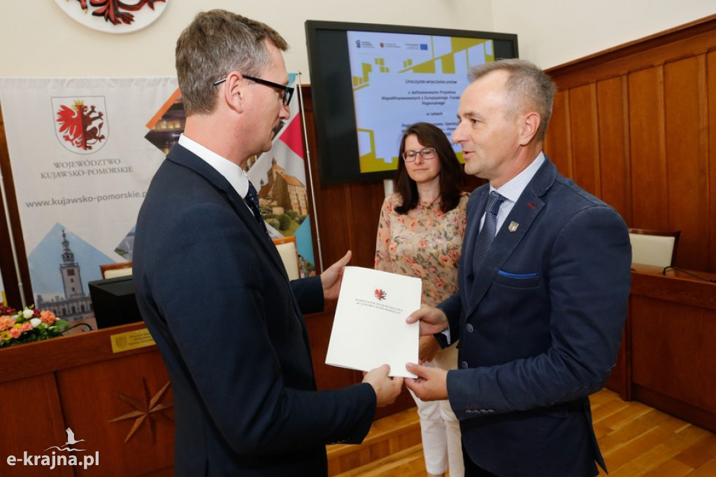 Podpisali umowy RPO