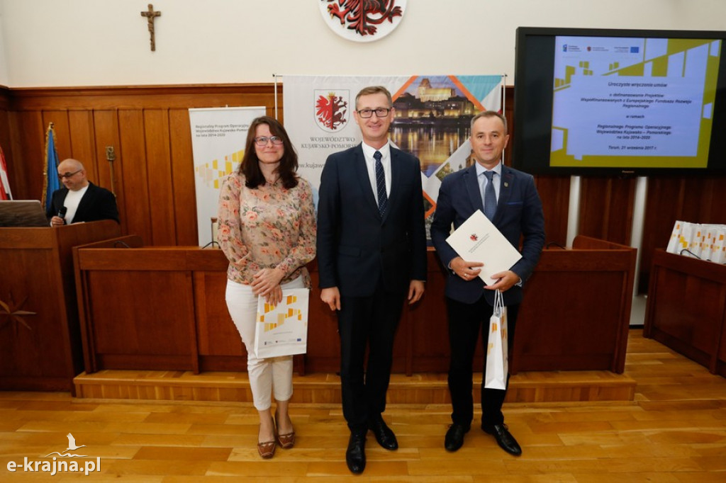 Podpisali umowy RPO