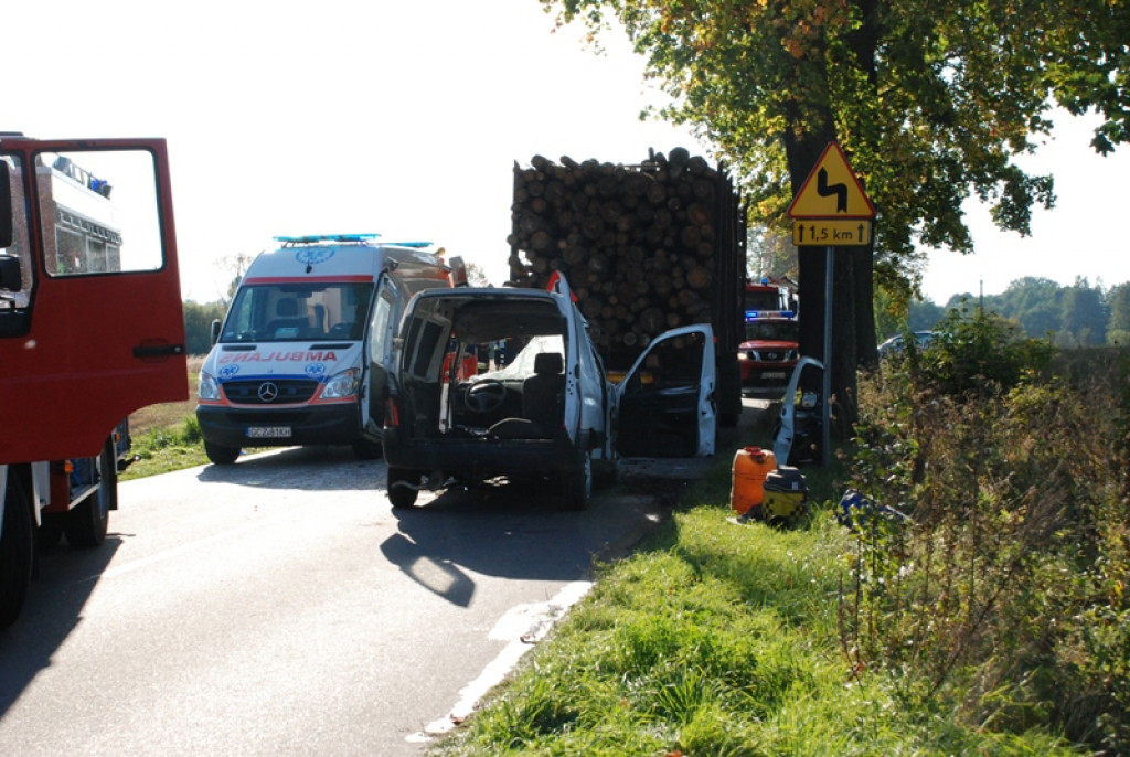 Zderzenie Citroena z samochodem ciężarowym