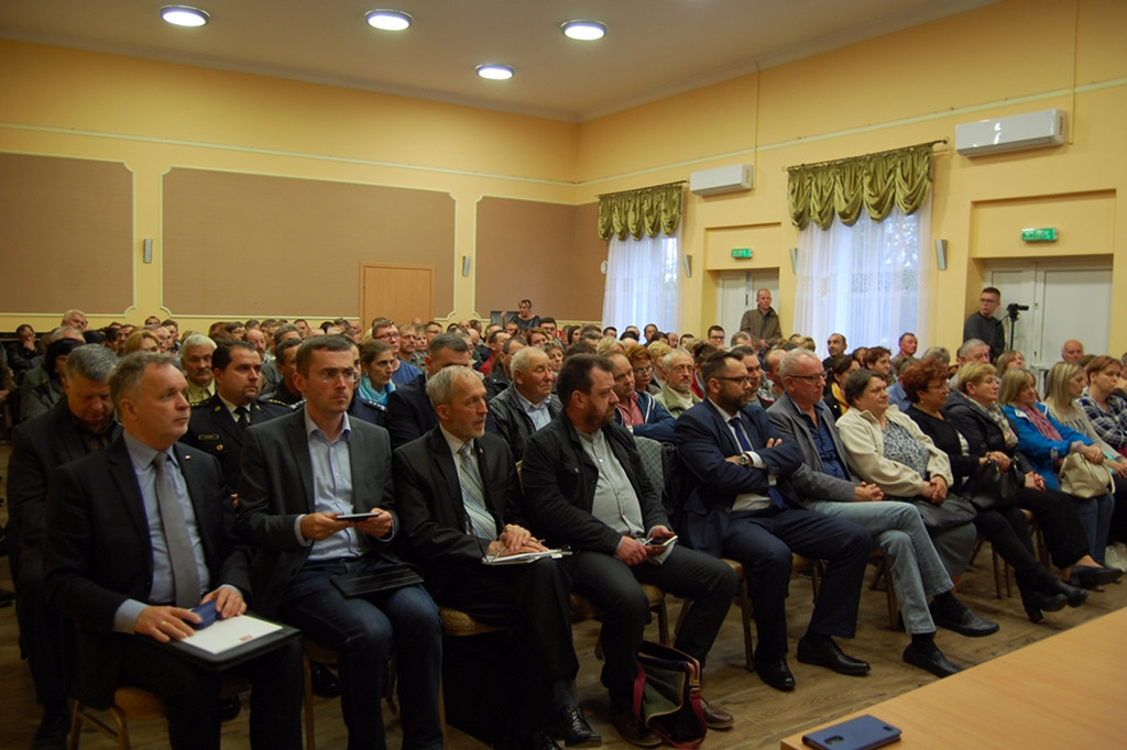Burzliwe spotkanie z poszkodowanymi przez nawałnicę