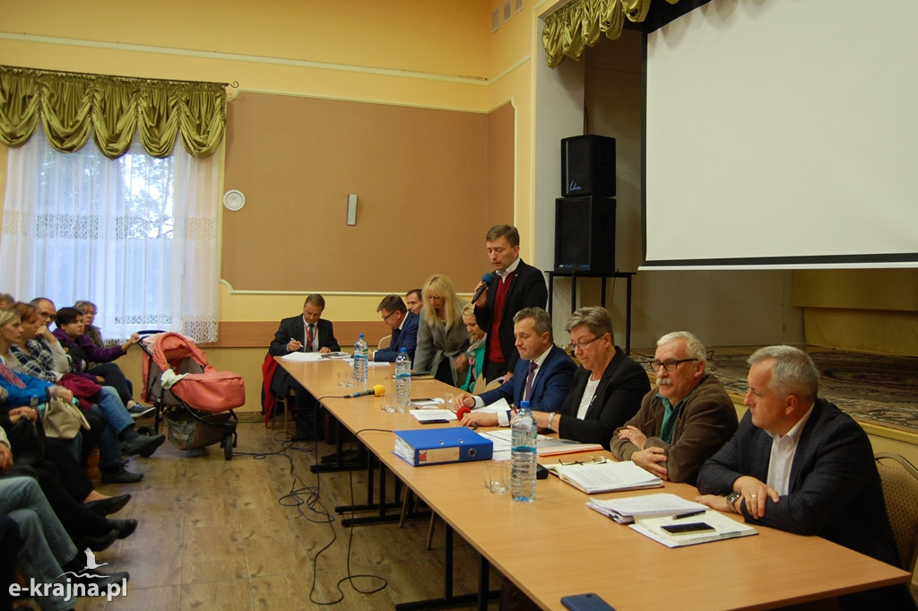 Burzliwe spotkanie z poszkodowanymi przez nawałnicę