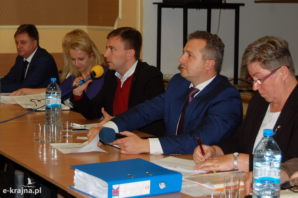 Burzliwe spotkanie z poszkodowanymi przez nawałnicę