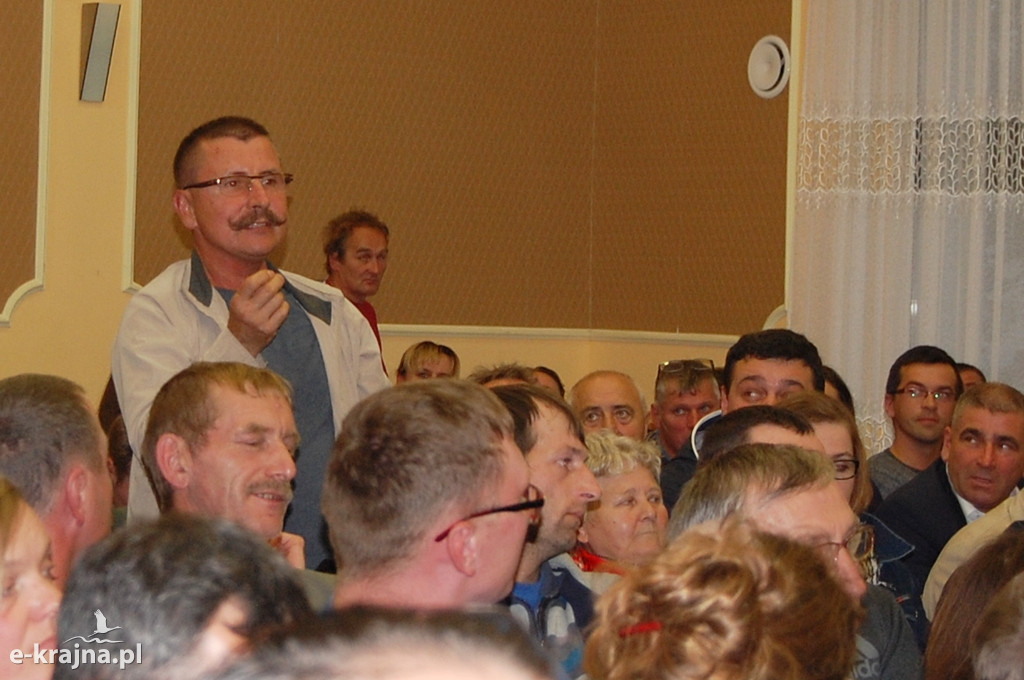 Burzliwe spotkanie z poszkodowanymi przez nawałnicę