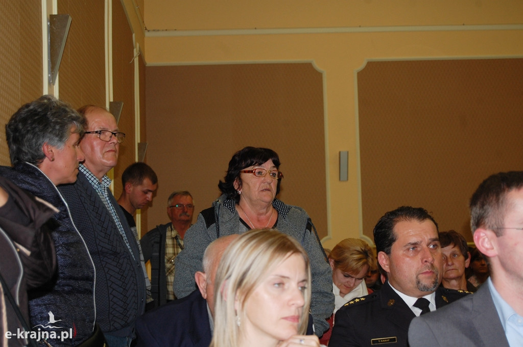 Burzliwe spotkanie z poszkodowanymi przez nawałnicę