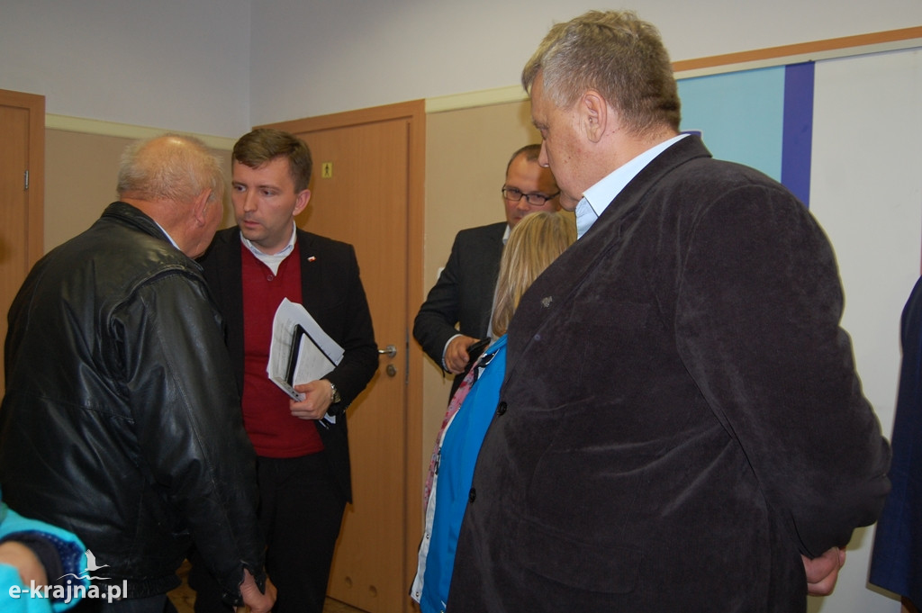 Burzliwe spotkanie z poszkodowanymi przez nawałnicę