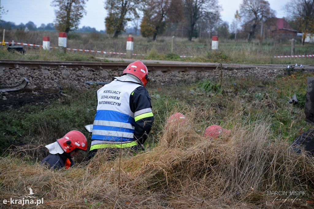 Zderzenie śmieciarki z szynobusem - FOTO