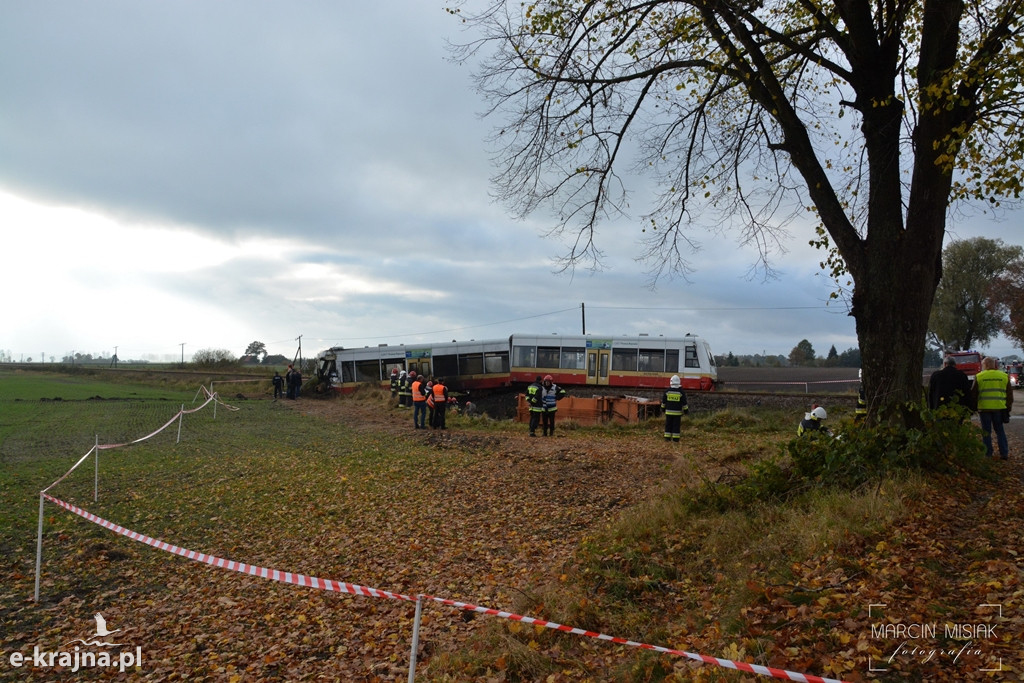 Zderzenie śmieciarki z szynobusem - FOTO