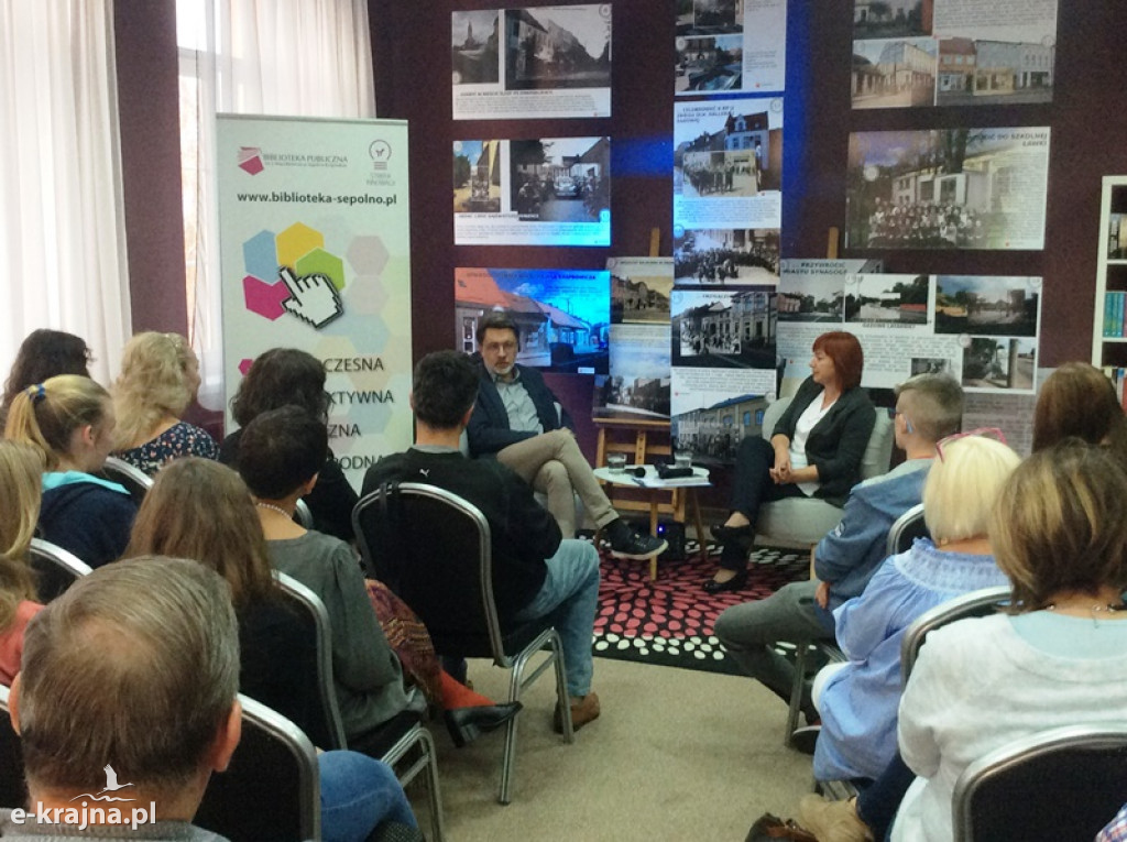 Gościem sępoleńskiej biblioteki był Michał Rusinek