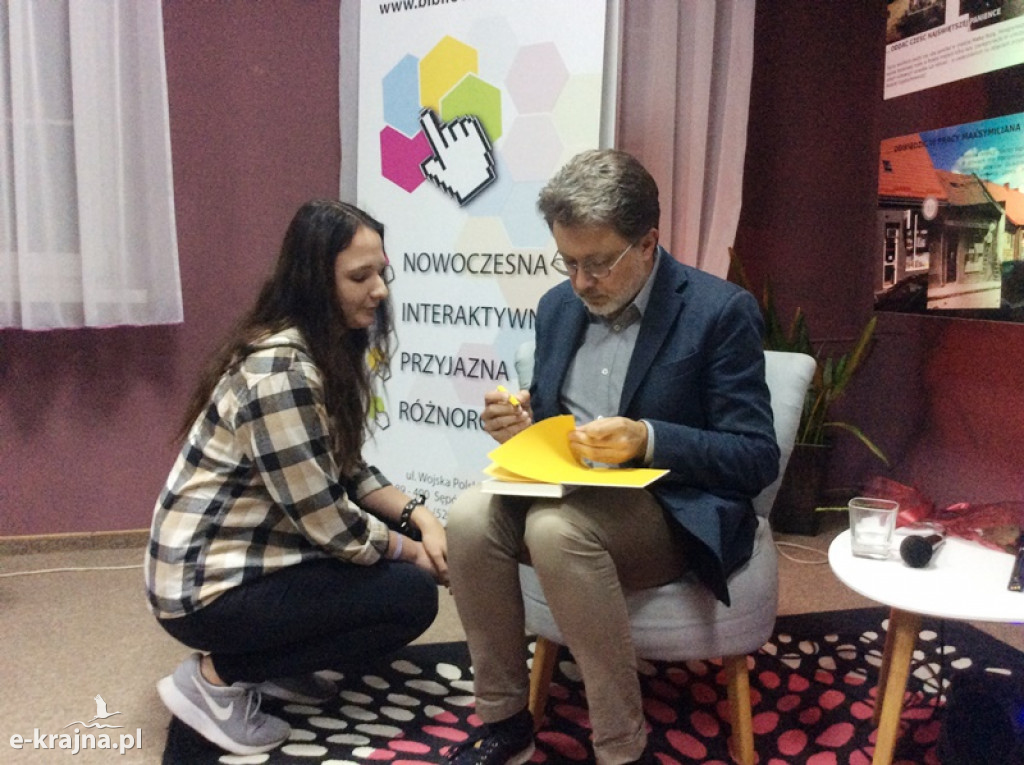Gościem sępoleńskiej biblioteki był Michał Rusinek