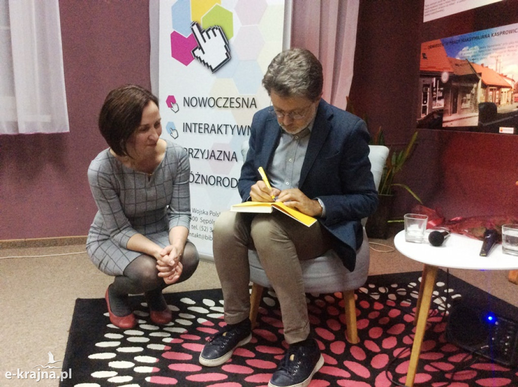 Gościem sępoleńskiej biblioteki był Michał Rusinek