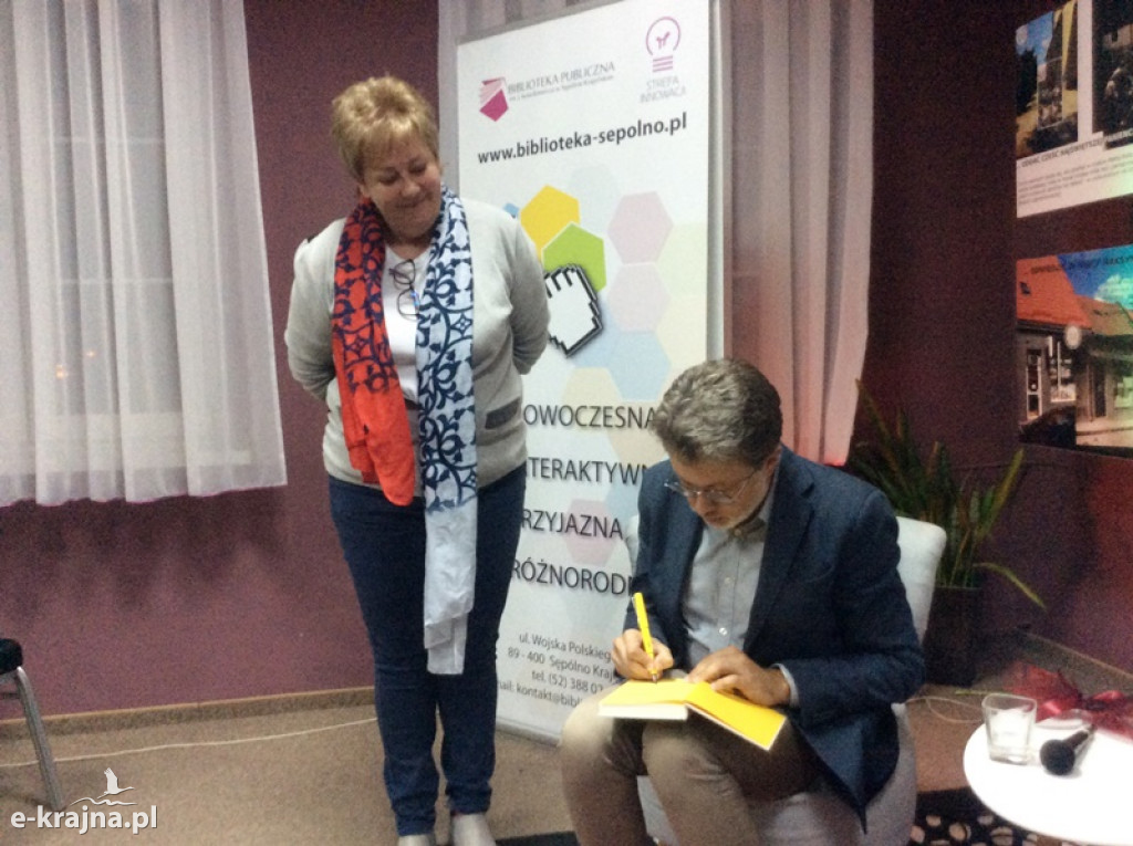 Gościem sępoleńskiej biblioteki był Michał Rusinek
