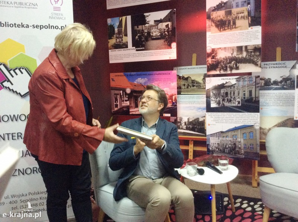 Gościem sępoleńskiej biblioteki był Michał Rusinek