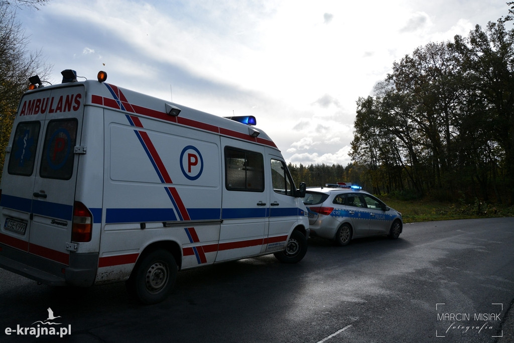 Powiat sępoleński: Drzewo spadło na samochód