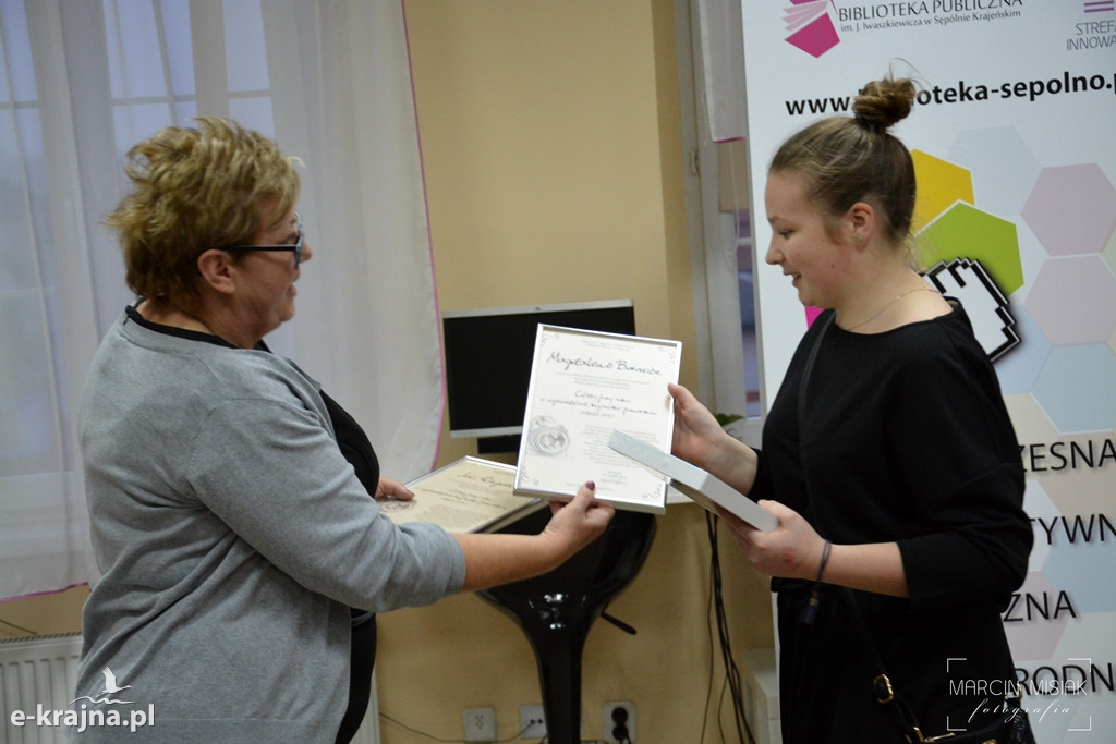 Drzewa w sępoleńskiej bibliotece
