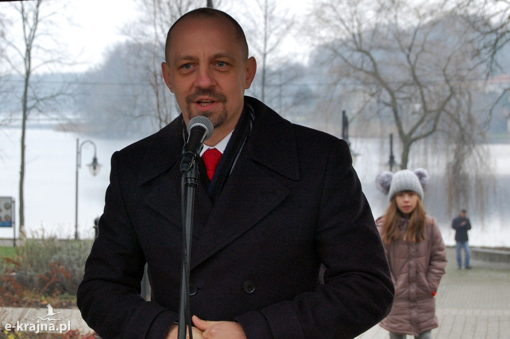 Kolędowanie przy więcborskiej żywej szopce