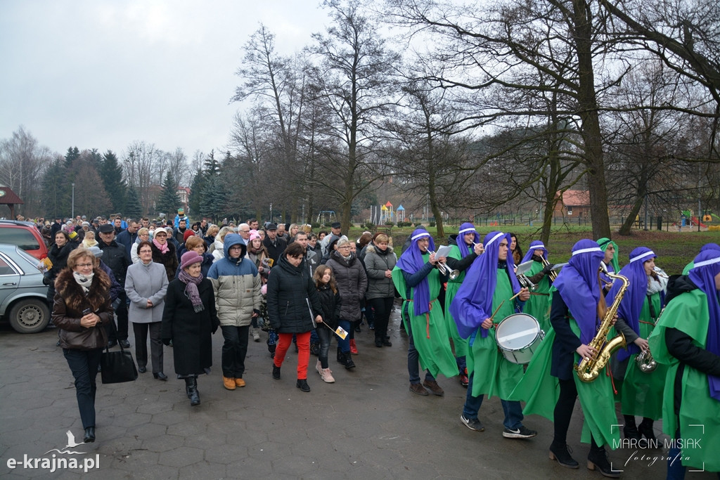 Orszak Trzech Króli przeszedł ulicami Sępólna Krajeńskiego