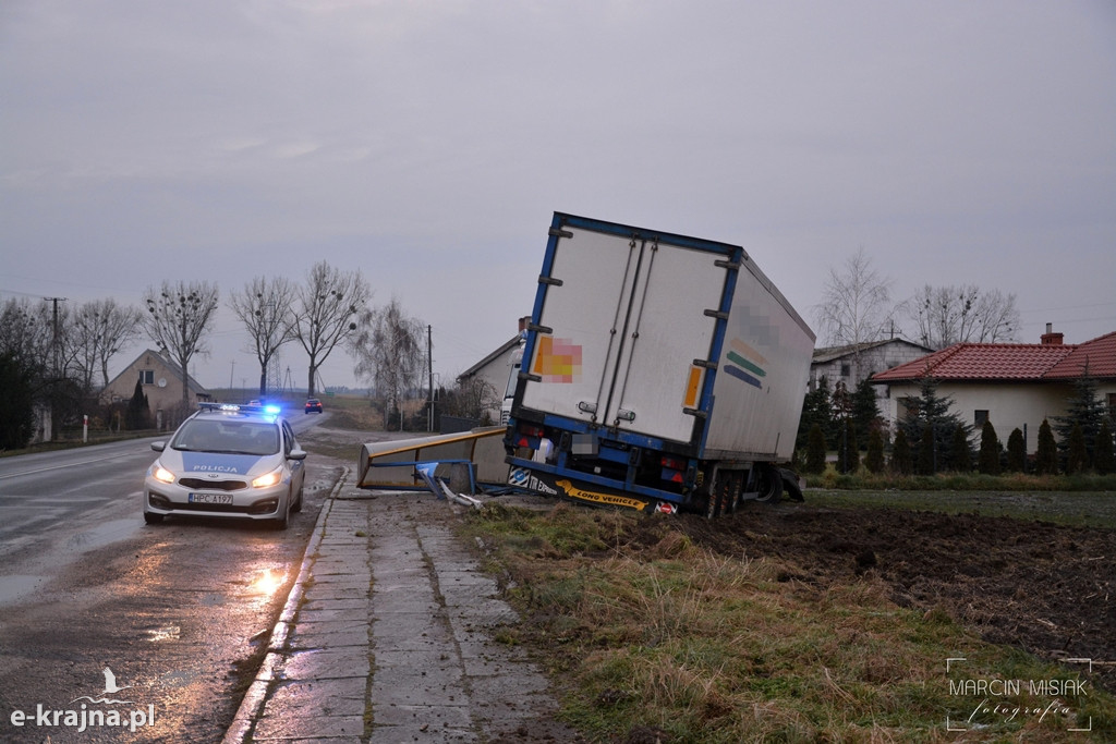 Śliski poranek na drogach