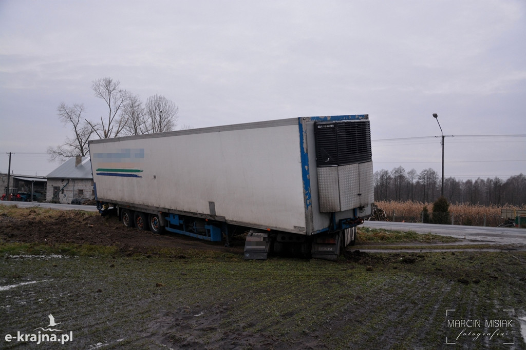 Śliski poranek na drogach