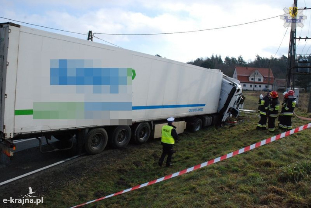 Zderzenie dwóch ciężarówek na DK-25