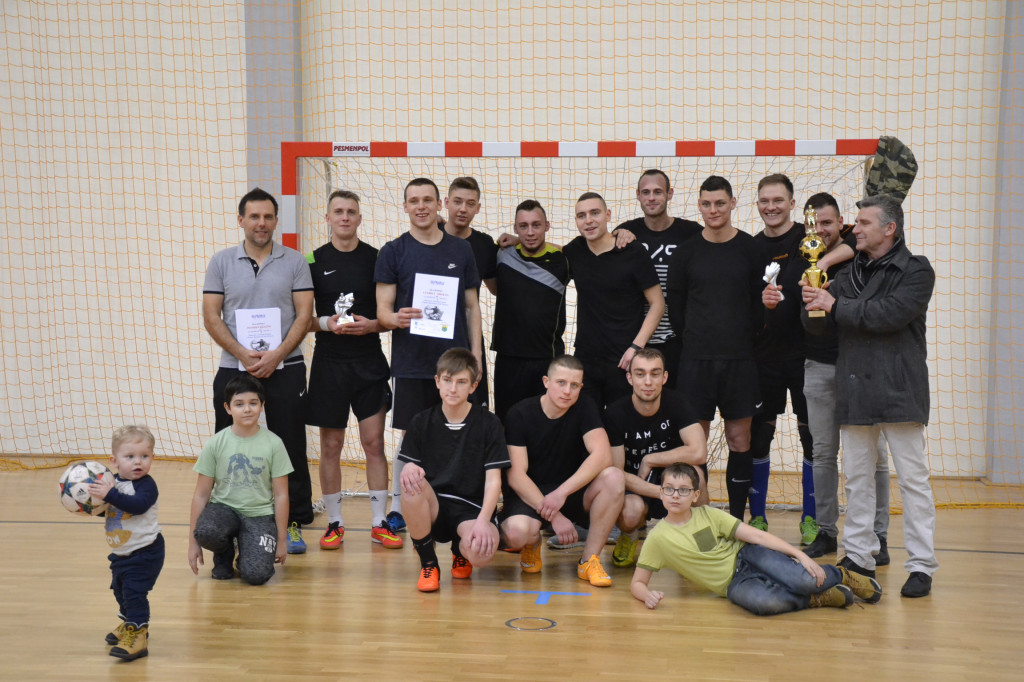 CZARBUT wygrywa w zimowym turnieju futsalu