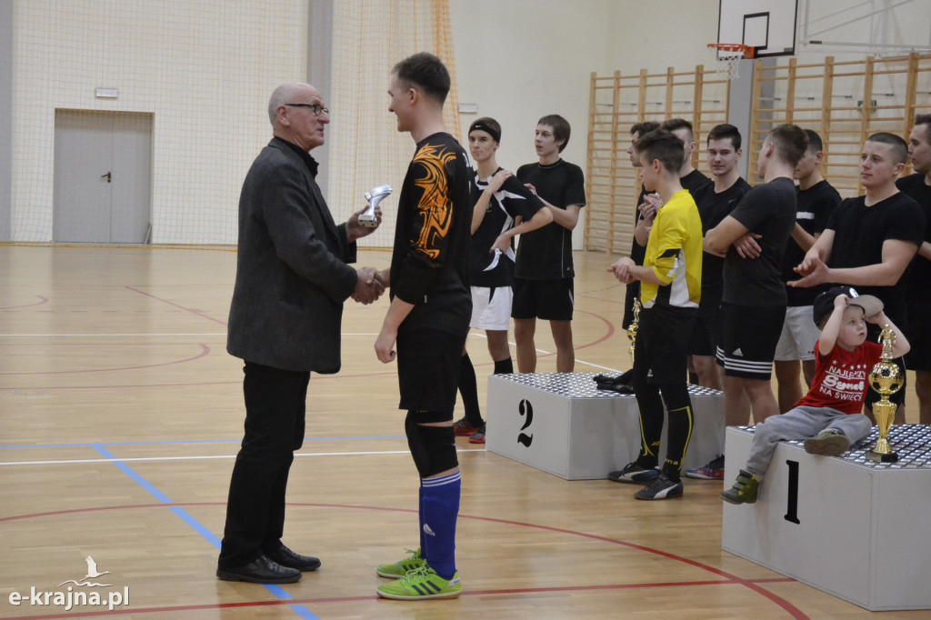 CZARBUT wygrywa w zimowym turnieju futsalu