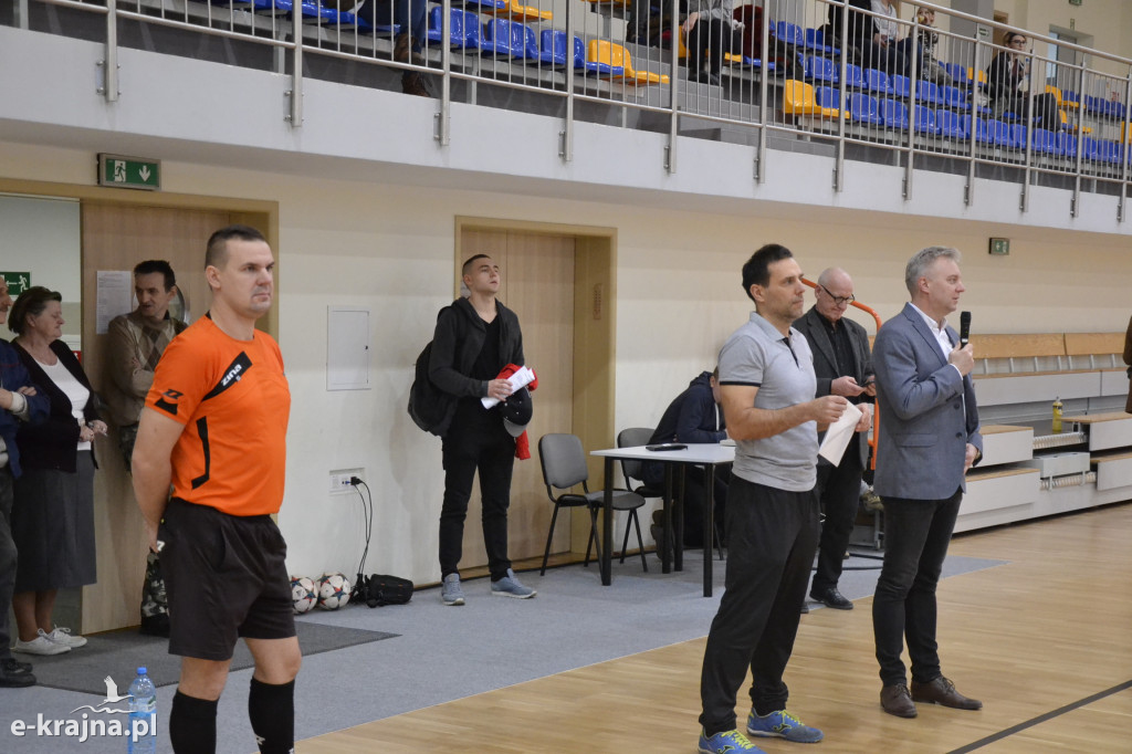 CZARBUT wygrywa w zimowym turnieju futsalu