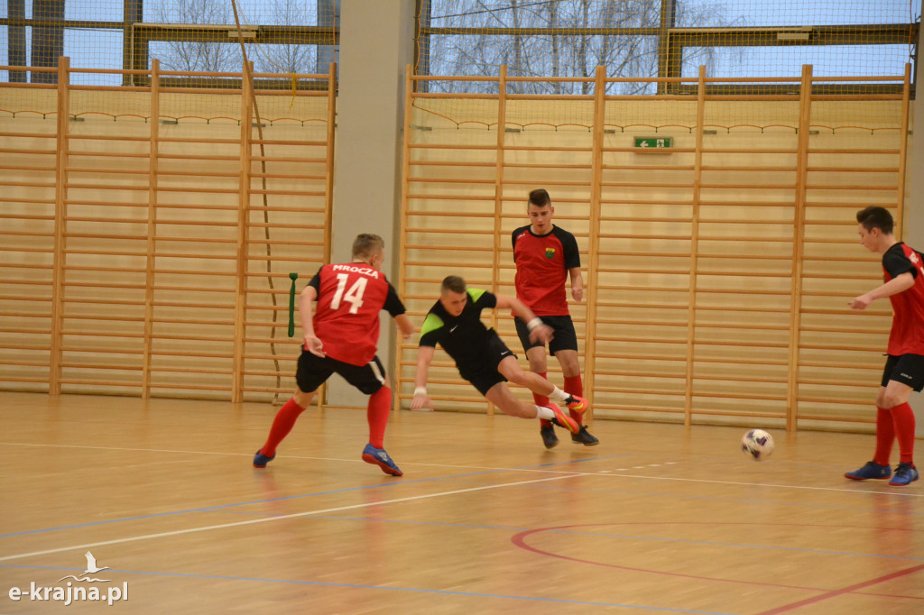 CZARBUT wygrywa w zimowym turnieju futsalu