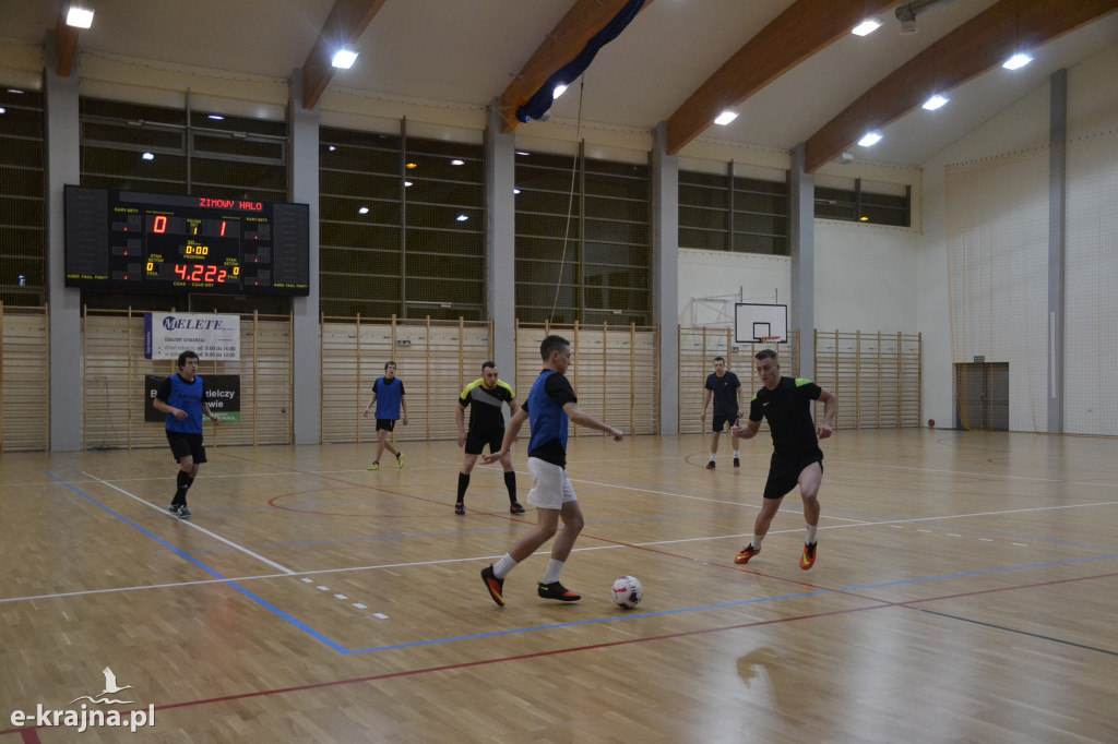 CZARBUT wygrywa w zimowym turnieju futsalu