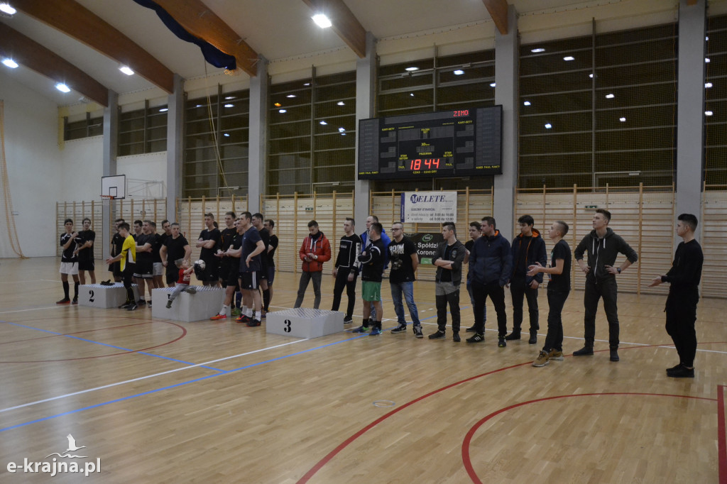 CZARBUT wygrywa w zimowym turnieju futsalu