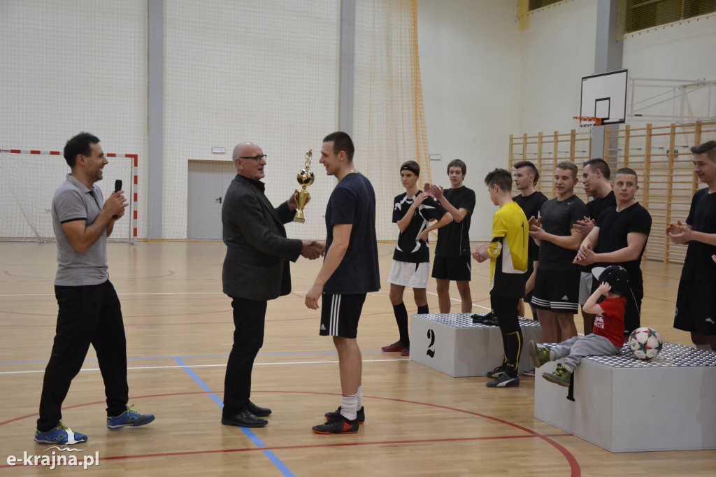 CZARBUT wygrywa w zimowym turnieju futsalu