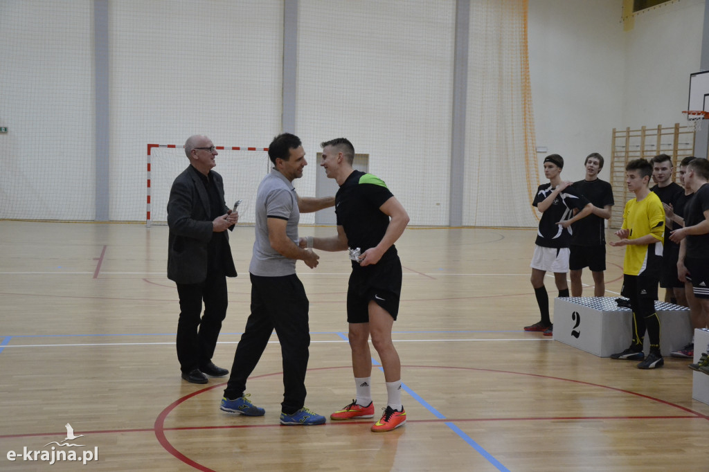 CZARBUT wygrywa w zimowym turnieju futsalu