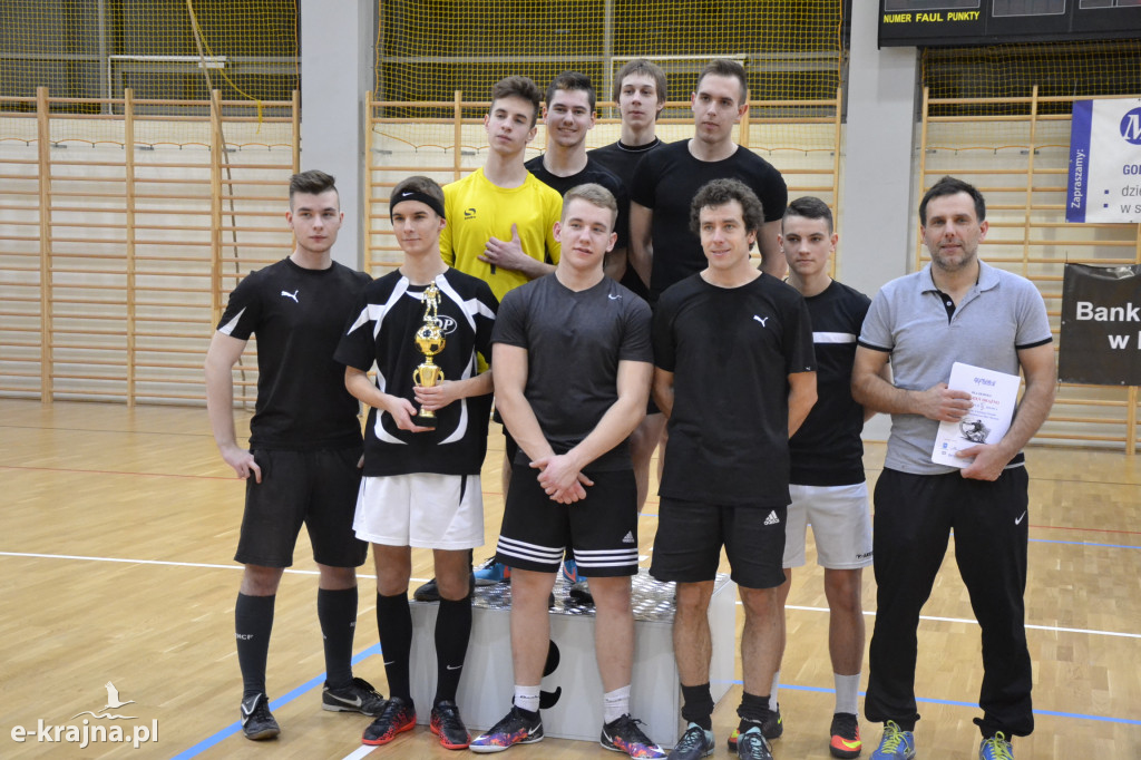CZARBUT wygrywa w zimowym turnieju futsalu