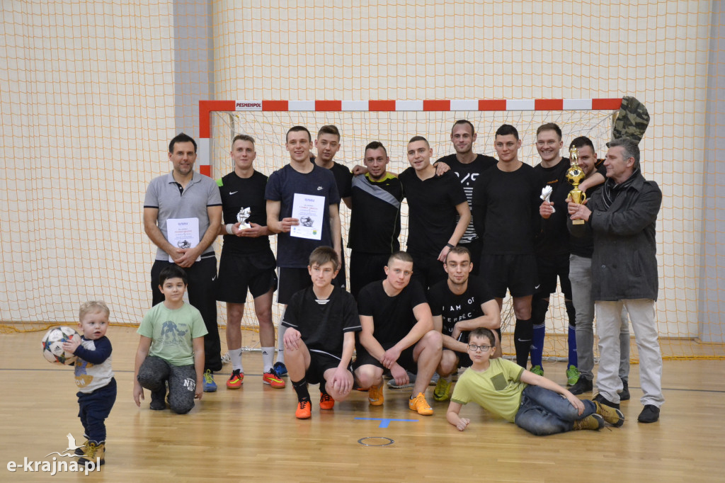 CZARBUT wygrywa w zimowym turnieju futsalu