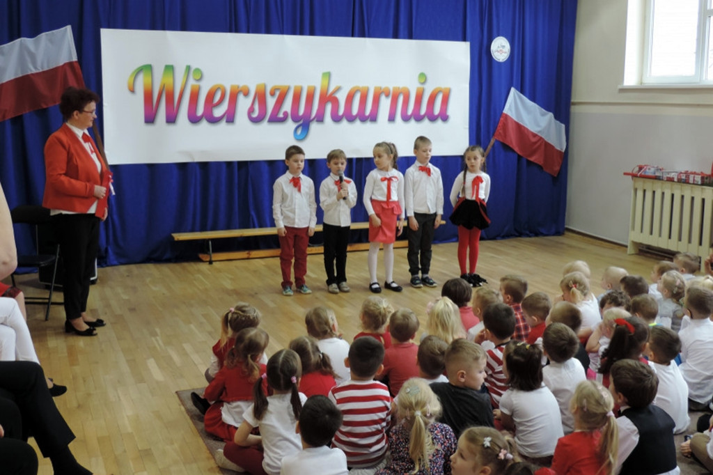 Patriotyczna wierszykarnia w przedszkolu miejskim