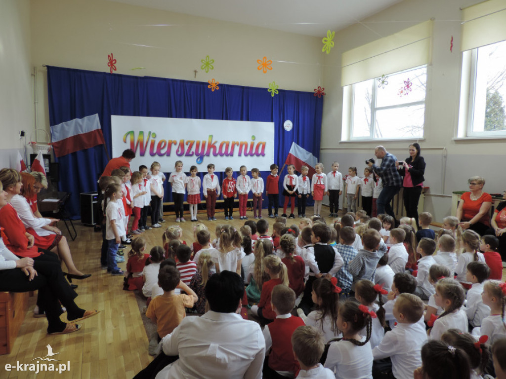 Patriotyczna wierszykarnia w przedszkolu miejskim