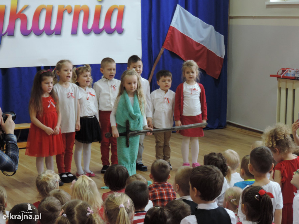 Patriotyczna wierszykarnia w przedszkolu miejskim
