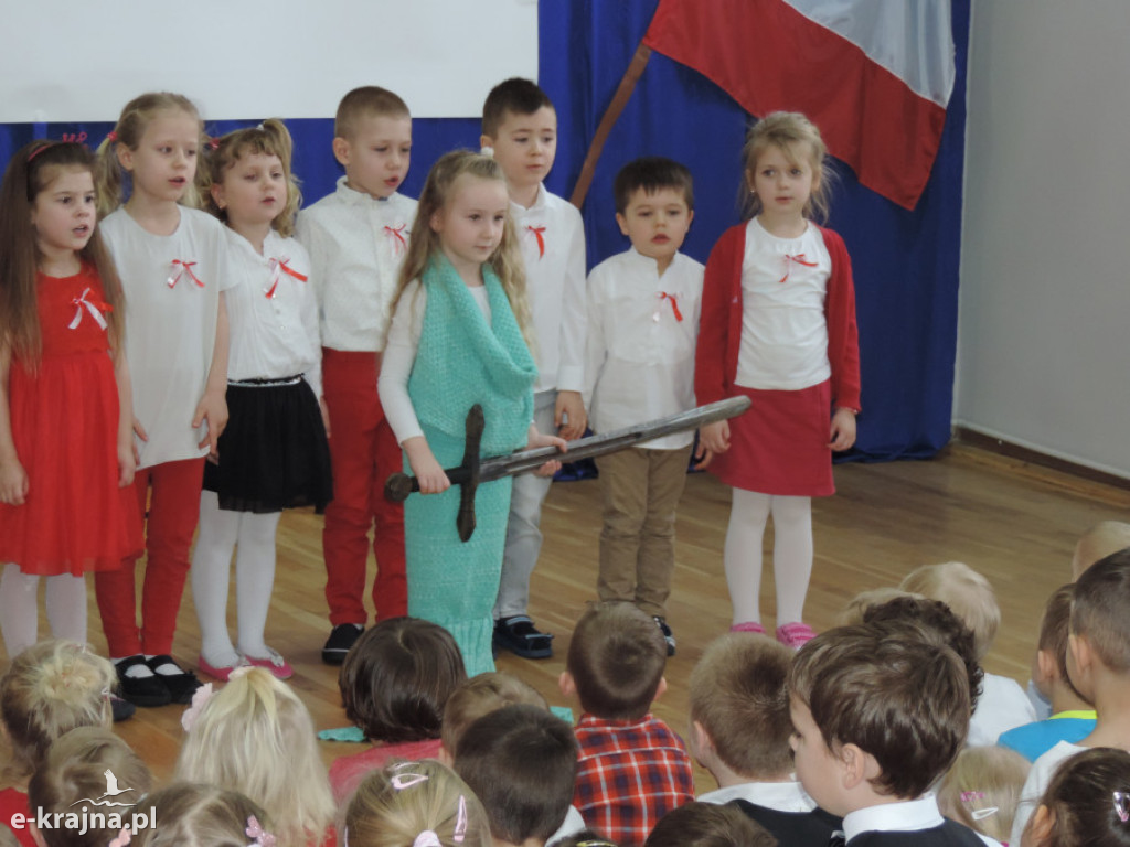 Patriotyczna wierszykarnia w przedszkolu miejskim
