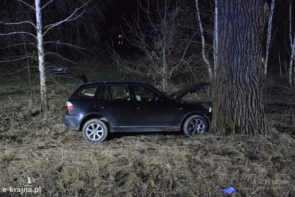 Dachowanie BMW w Świdwiu (FOTO)