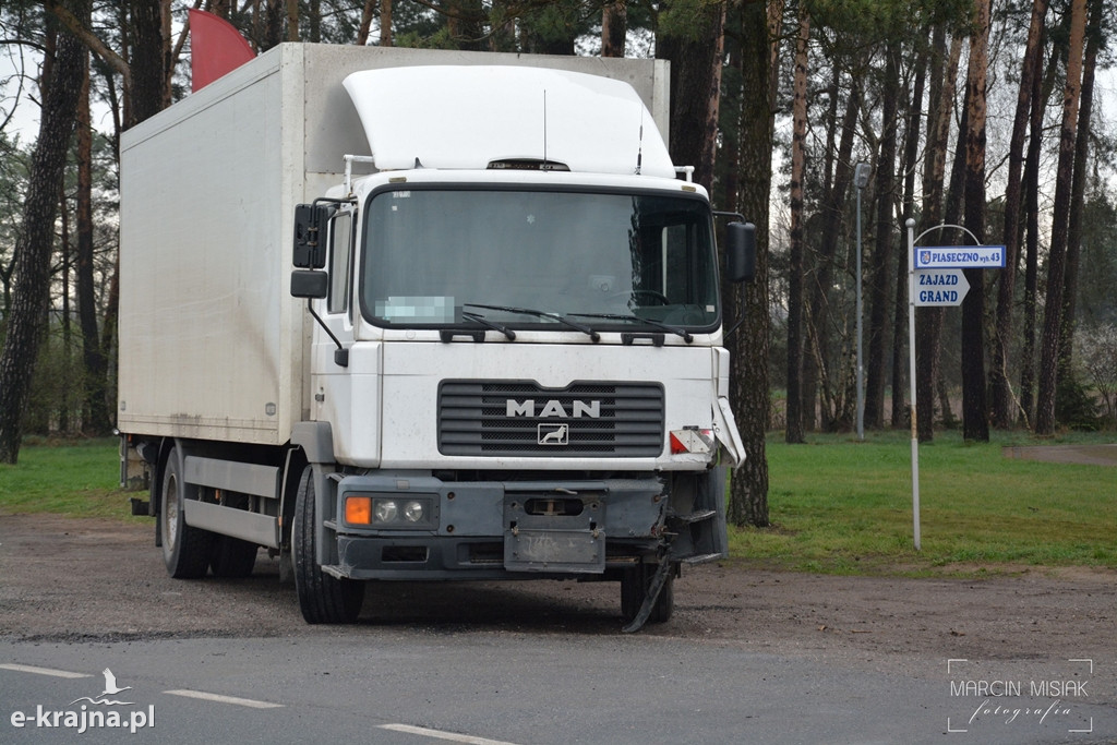 Kolizja na DK-25 w Piasecznie koło Sępólna Krajeńskiego