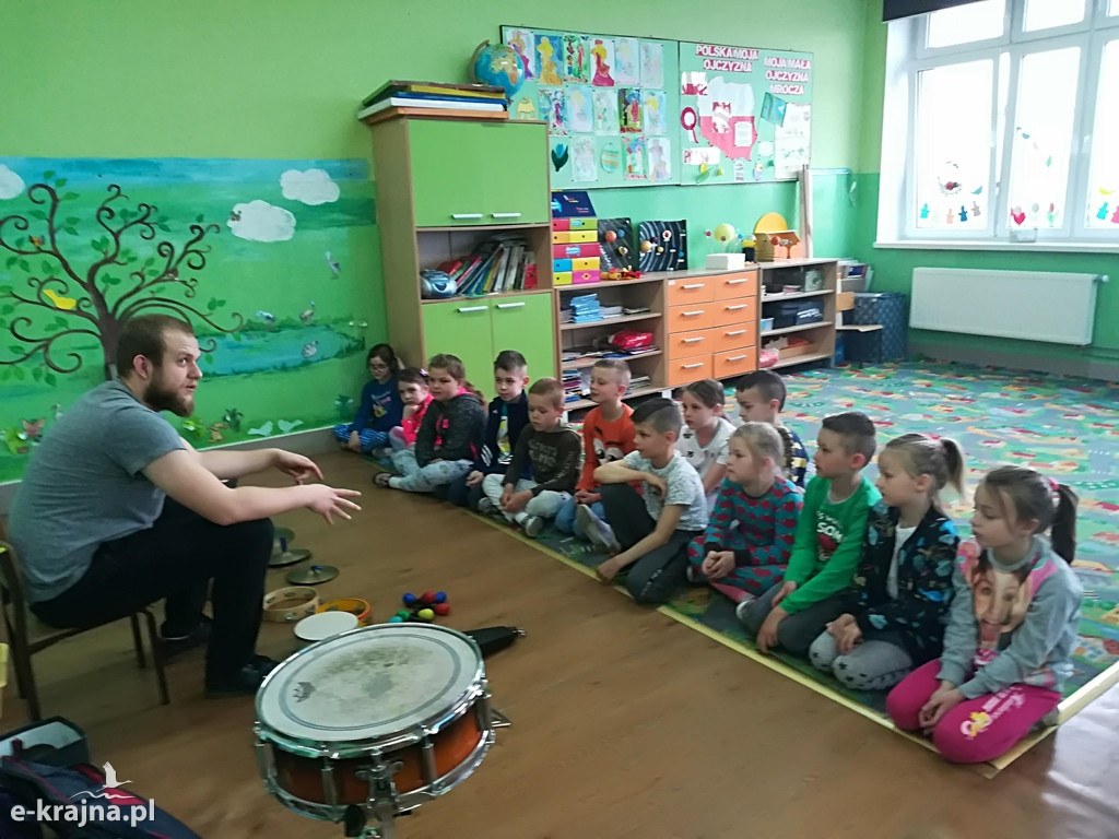 Wesoła lekcja muzyki w Mroczy z NOK