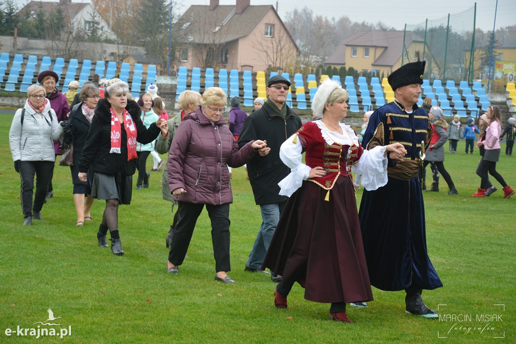 Polonez na stadionie w Sępólnie