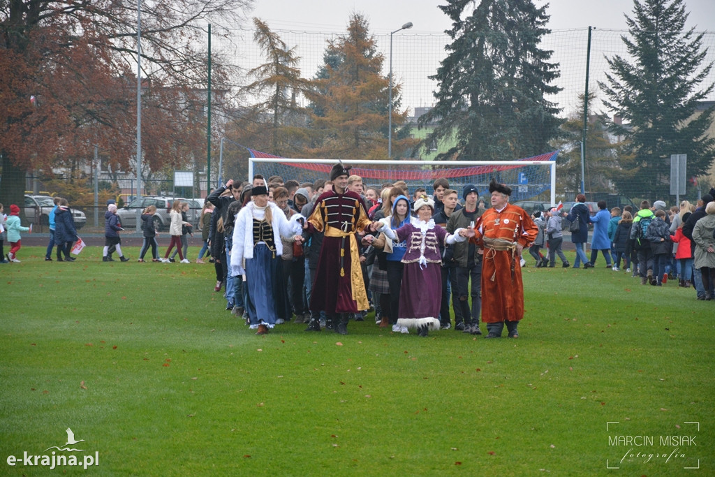 Polonez na stadionie w Sępólnie