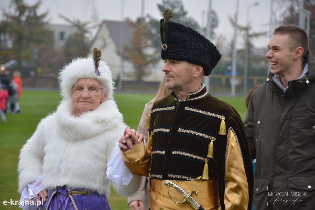 Polonez na stadionie w Sępólnie